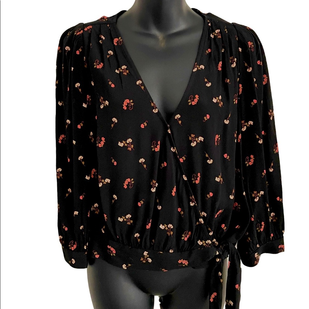 Madewell 
Floral Wrap blouse 
Size: Small